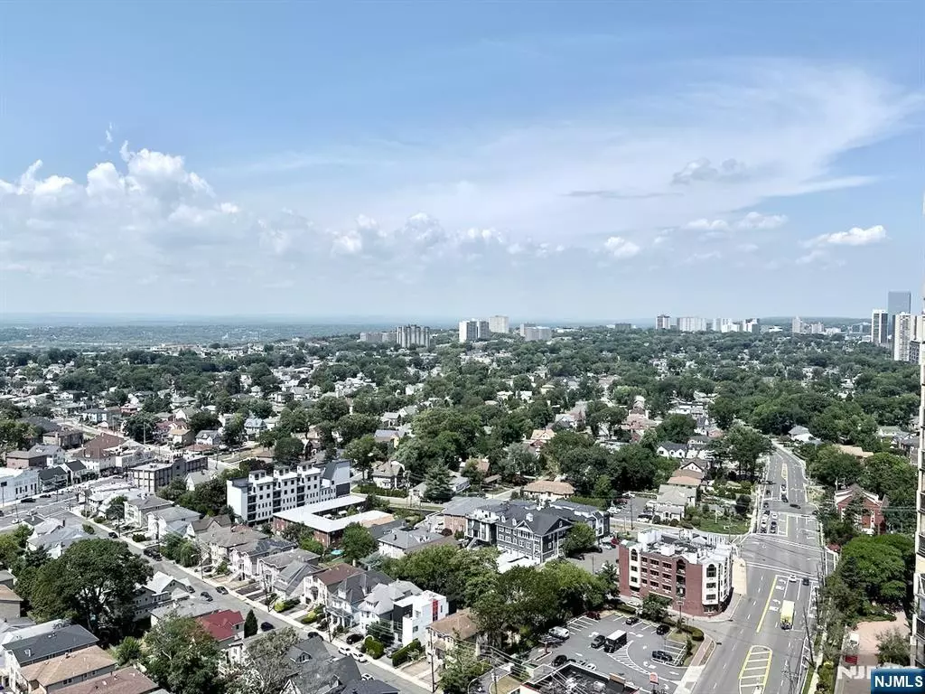 Cliffside Park, NJ 07010,300 Winston DR #2922