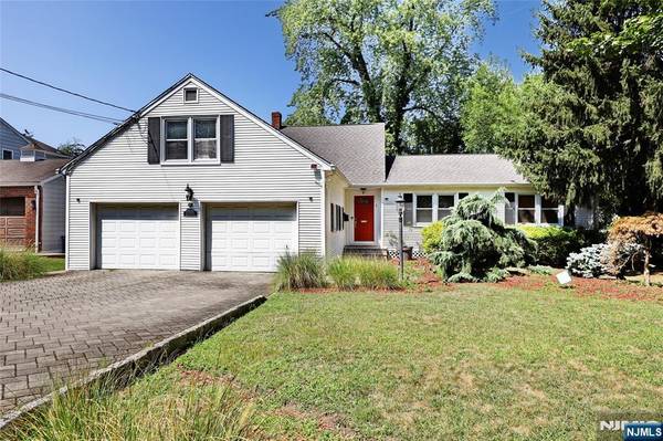 5 Campi CT, Dumont, NJ 07628