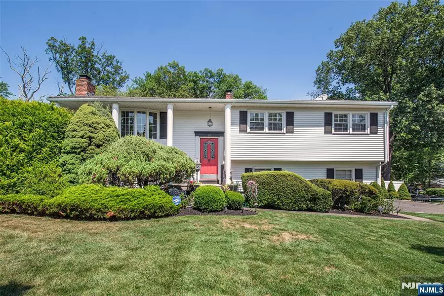 35 Medford PL, Wayne, NJ 07470