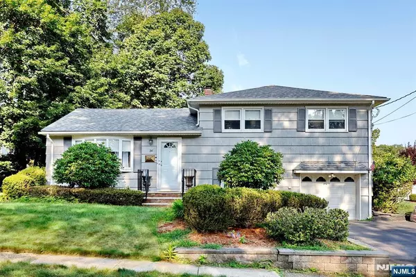 36 Hemlock ST, Waldwick, NJ 07463