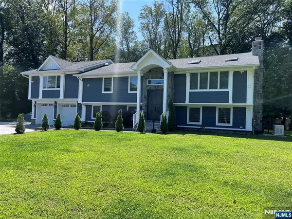 25 Biscayne DR, Ramsey, NJ 07446