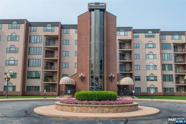 1360 Hamburg TPKE #708, Wayne, NJ 07470