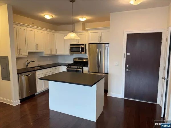225 Walker ST #406, Cliffside Park, NJ 07010