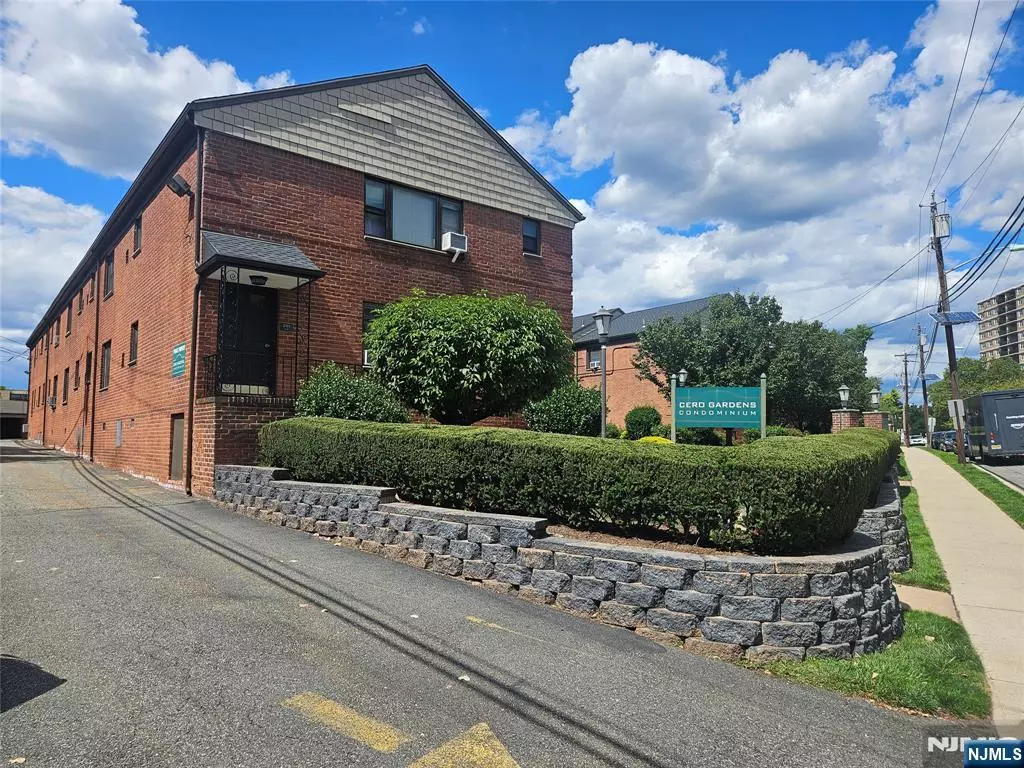 Fort Lee, NJ 07024,2161 N Central RD #A