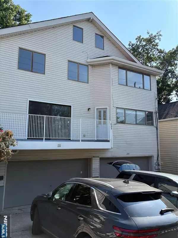 Fort Lee, NJ 07024,233 Myrtle AVE