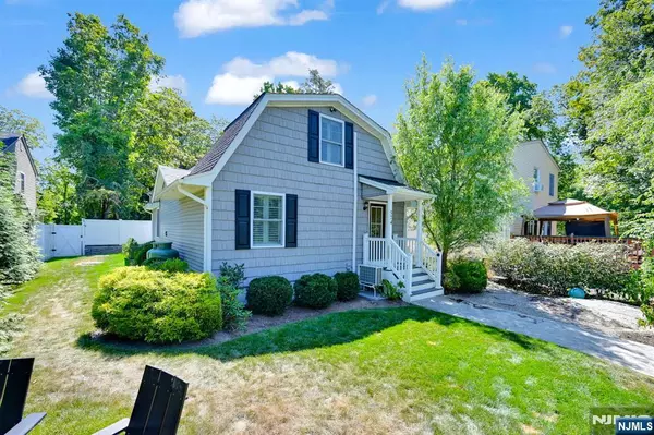 West Milford, NJ 07421,574 Warwick TPKE