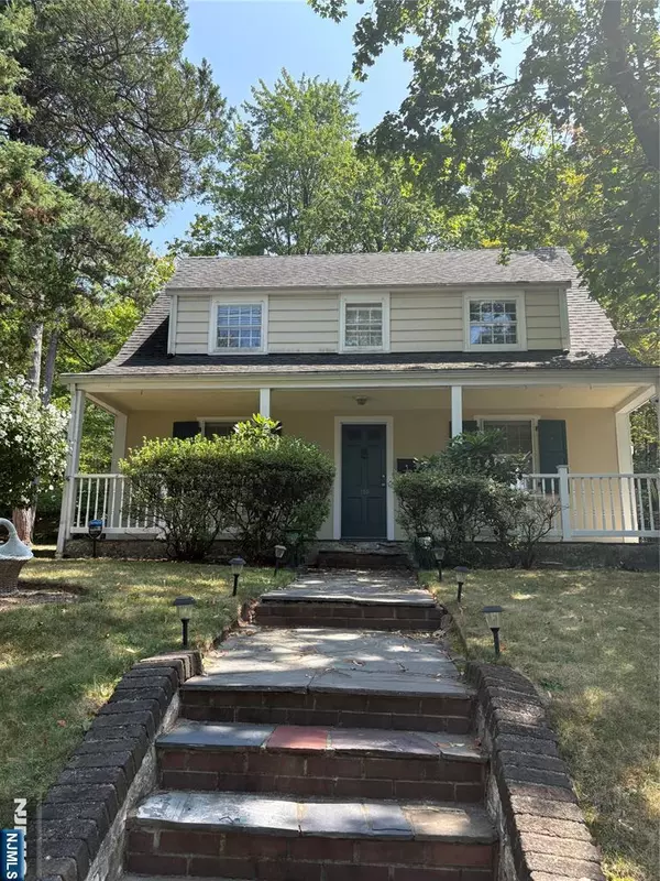 105 Reldyes AVE, Leonia, NJ 07605