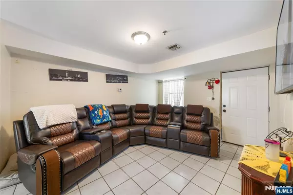 Newark, NJ 07114,28 Branford ST