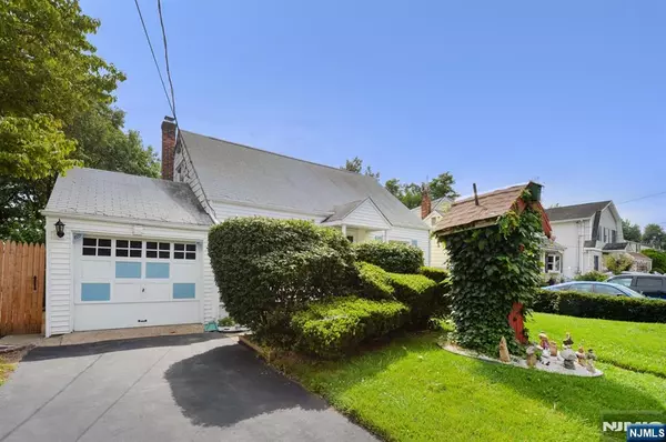 Bergenfield, NJ 07621,17 S Paula DR