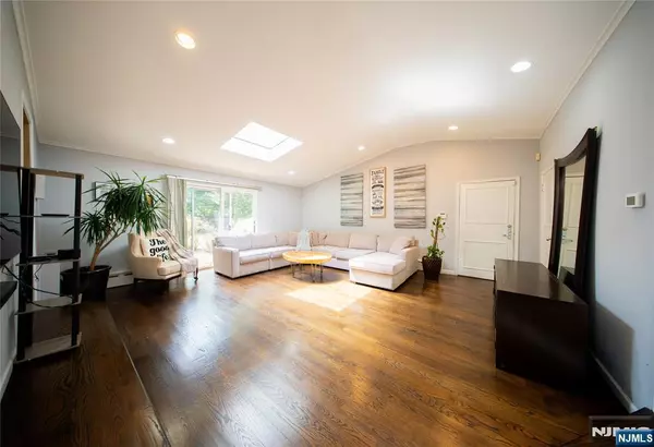 Demarest, NJ 07627,21 Meadow ST