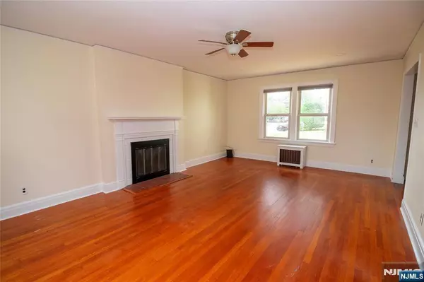 Elmwood Park, NJ 07407,29 13th AVE