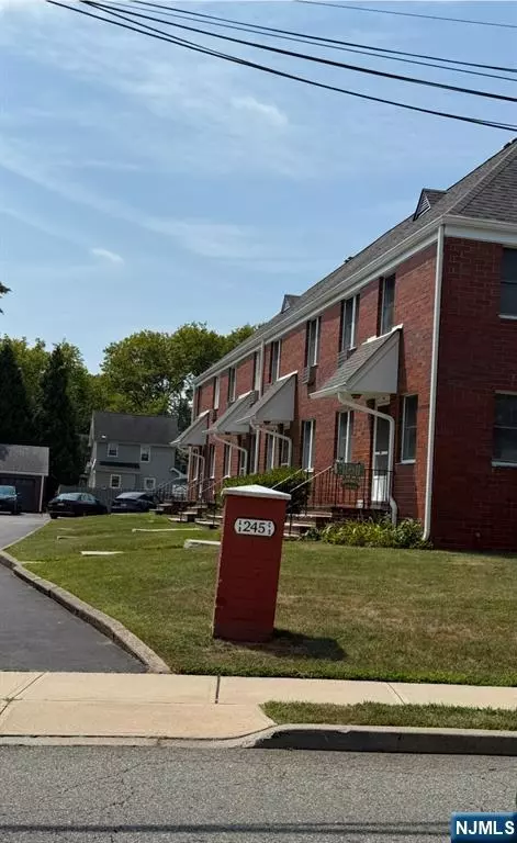245 Fort Lee RD #D, Teaneck, NJ 07666