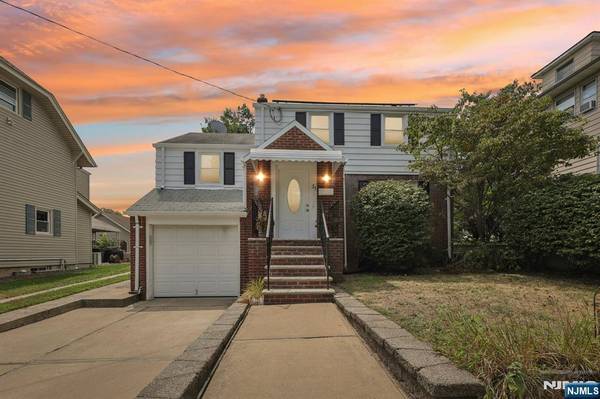 31 Thiem AVE, Rochelle Park, NJ 07662