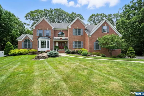 10 Melissa DR, Denville Township, NJ 07834