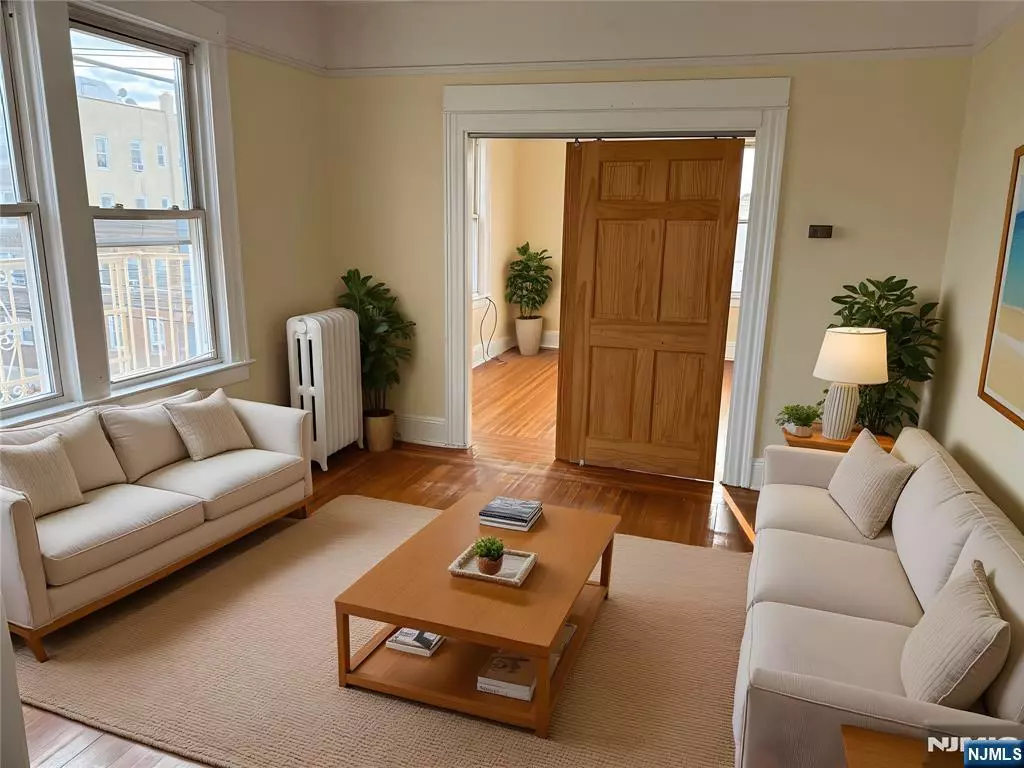 Cliffside Park, NJ 07010,282 Palisade AVE #6