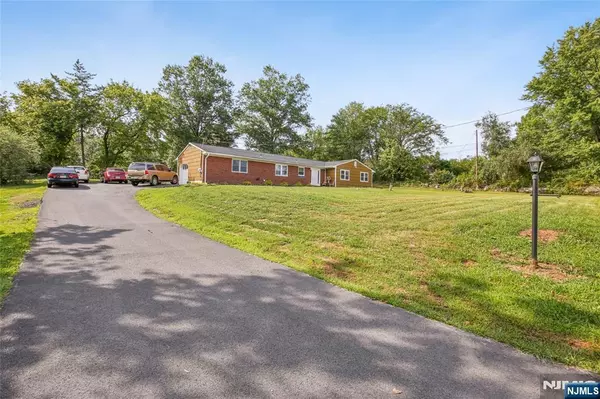 226 Cemetery Hill RD, Washington Twp, NJ 08802