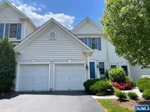 43 Thistle DR, Paramus, NJ 07652