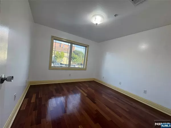 Union City, NJ 07087,803 Sip ST #201