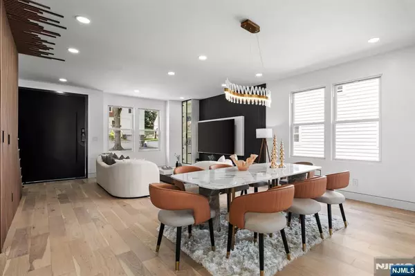 Rutherford, NJ 07070,33 Elycroft Pkwy