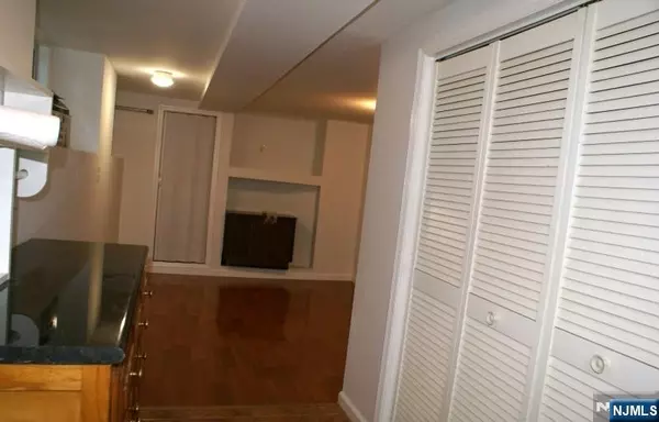 Paterson, NJ 07522,325-327 Broadway