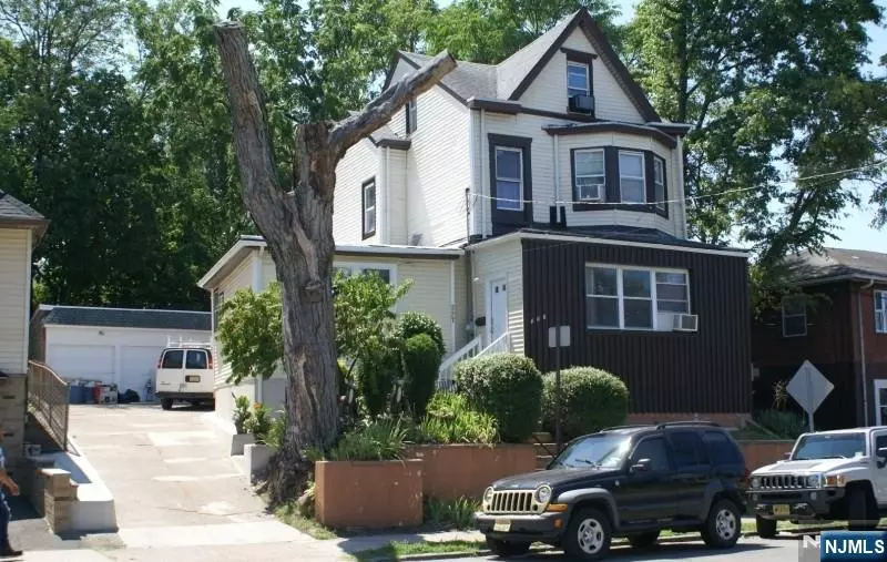 Paterson, NJ 07522,325-327 Broadway