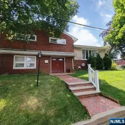 Englewood Cliffs, NJ 07632,11 Rossett ST