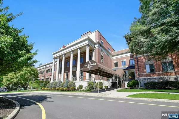 27 W Clinton AVE #2-M, Tenafly, NJ 07670