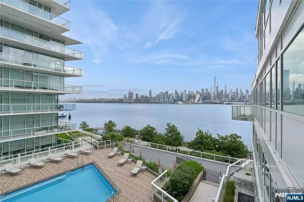 Weehawken, NJ 07086,800 Ave At Port Imperial BLVD #517