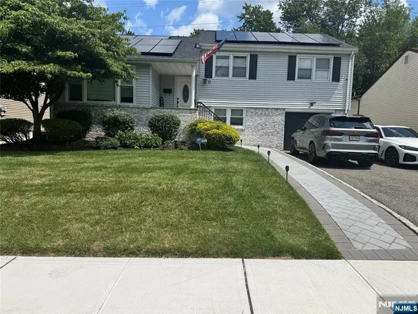 11 Buckingham, West Orange, NJ 07052