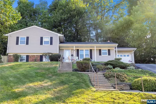 7 Doreen CT, Rockaway Township, NJ 07866