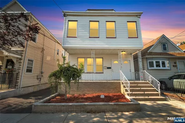 9 Knickerbocker AVE, Paterson, NJ 07503