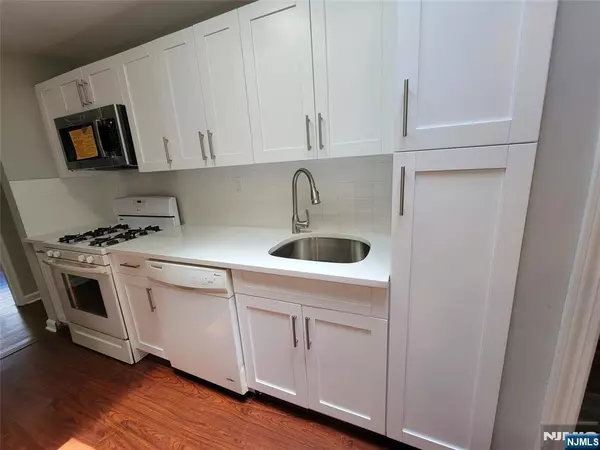 Cresskill, NJ 07626,38 Delmar AVE