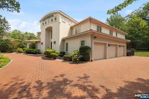 Englewood Cliffs, NJ 07632,46 Jean DR