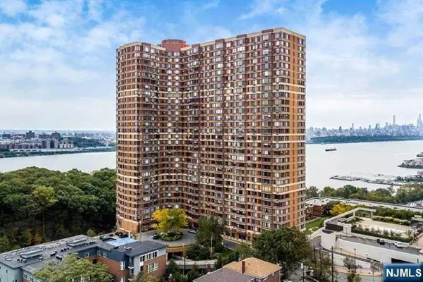 100 Old Palisade RD #1411, Fort Lee, NJ 07024