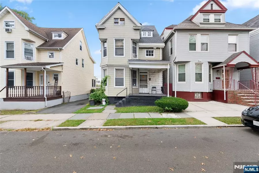 43 Grove PL, East Orange, NJ 07017