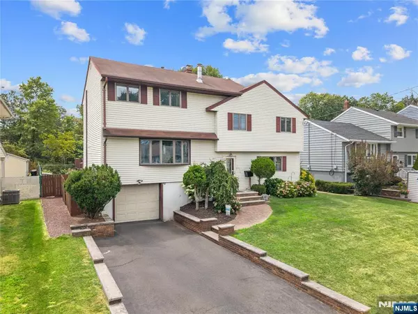 137 Huemmer TER, Clifton, NJ 07013