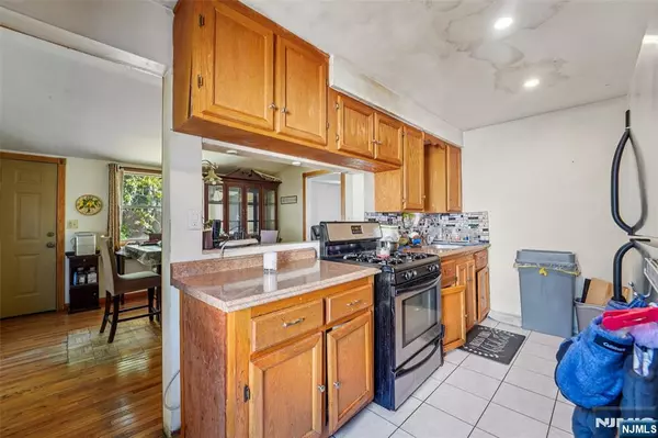 Bergenfield, NJ 07621,25 Clinton Park DR