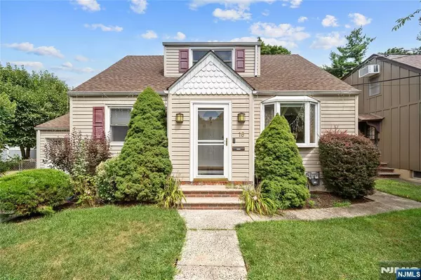16 Marie PL, Clifton, NJ 07013