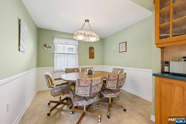 Clifton, NJ 07012,49 Knollwood TER