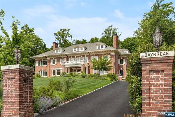 88 S Mountain AVE, Montclair, NJ 07042
