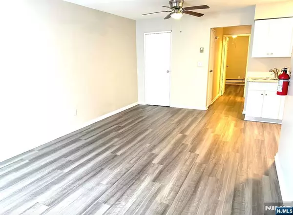 West New York, NJ 07093,7020 Polk ST #4