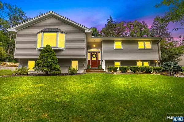 105 Grove ST, Oakland, NJ 07436