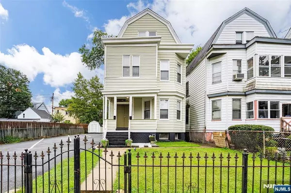 374 Halsted ST, East Orange, NJ 07018