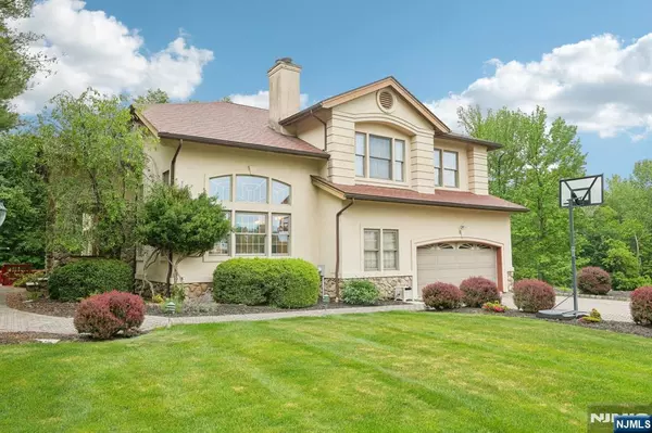 45 Dykers Farm RD, North Haledon, NJ 07508