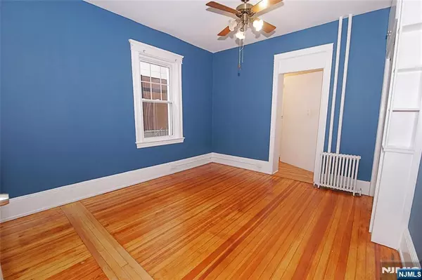 Edgewater, NJ 07020,510 Undercliff AVE #1st