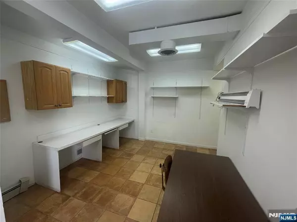 Hackensack, NJ 07601,87 Old River ST #1st Floor