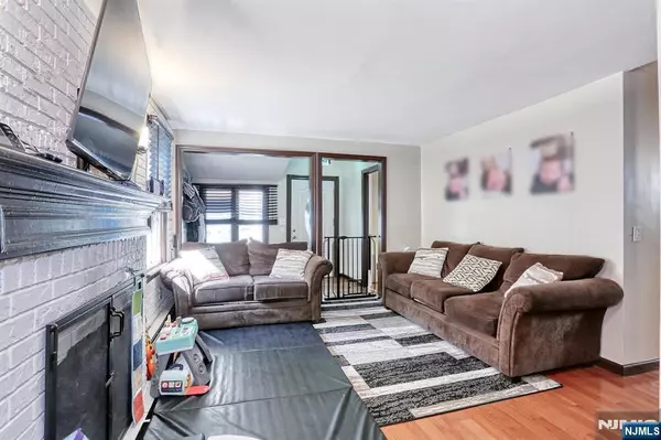 40 Longview AVE, Par-troy Hills Twp., NJ 07034