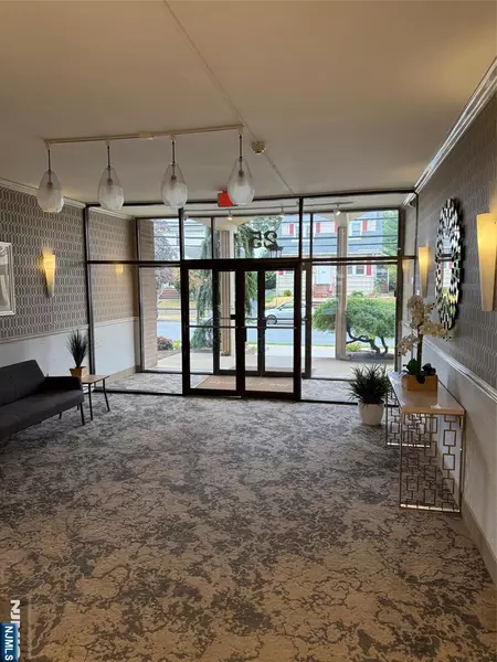 25 Zabriskie ST #2 A, Hackensack, NJ 07601