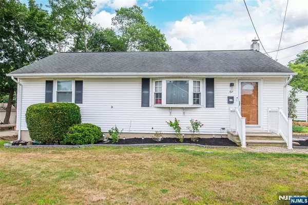 1 Gail DR, Roxbury Township, NJ 07876