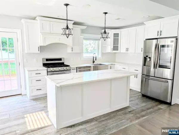 Tenafly, NJ 07670,152 W Clinton AVE